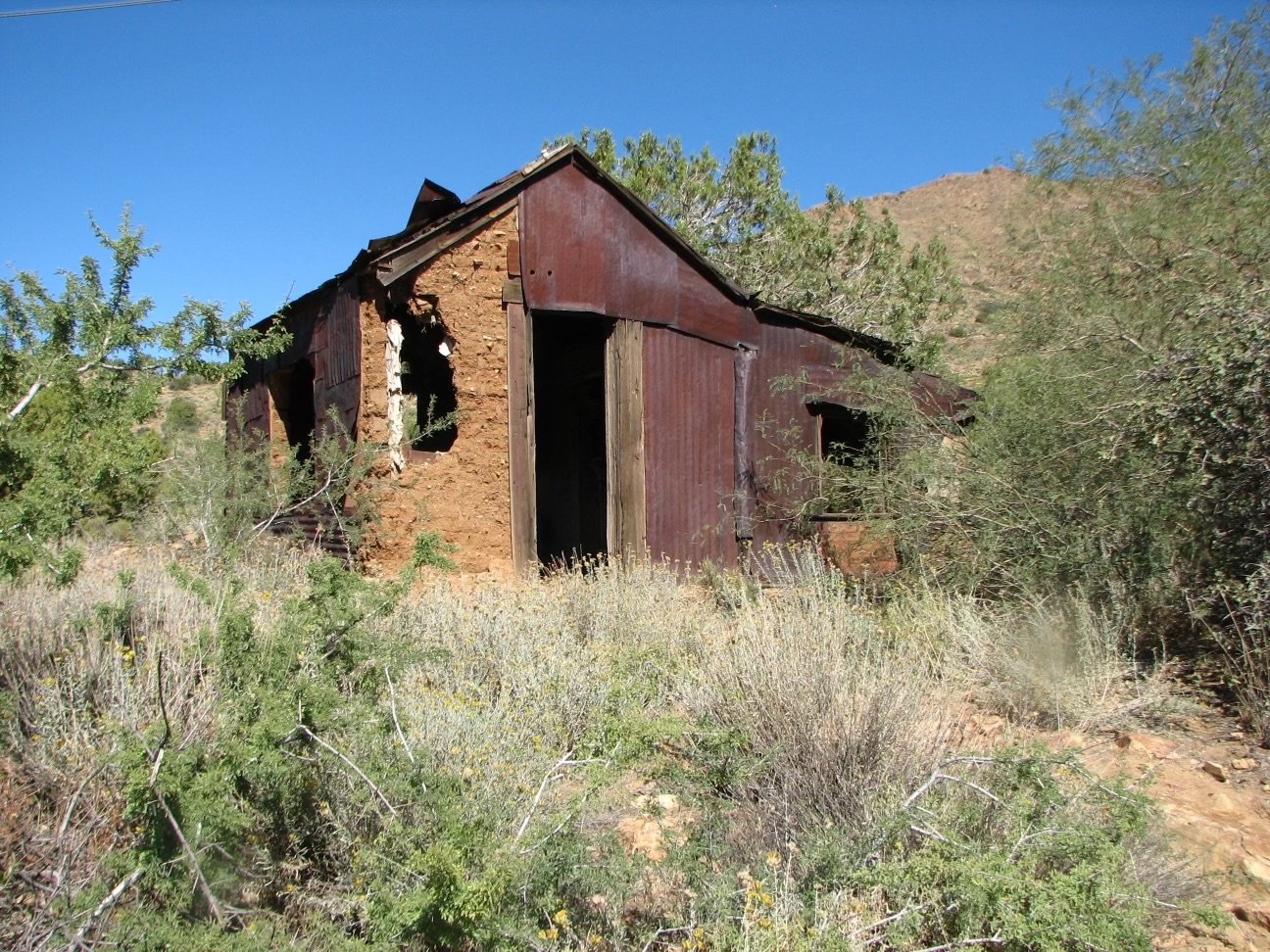 Mineral Park: Echoes of Mining Glory 🏚️⛏️