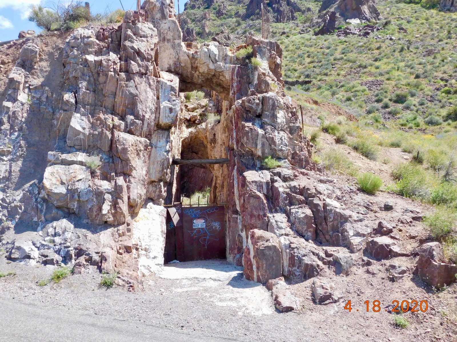 Upper Gold Road Mine: Unveiling Hidden Riches 🌄⚒️